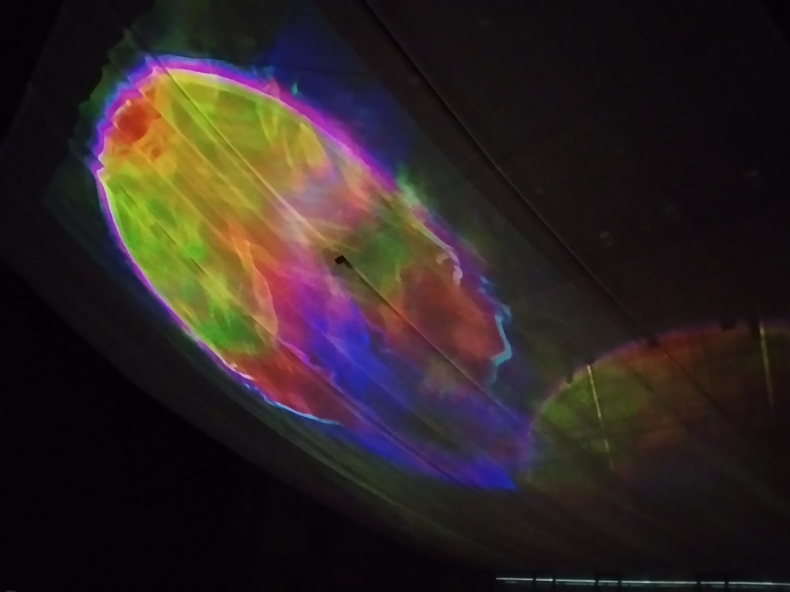 Mapa de salidas de TouchDesigner con las caras de la columna y el canopy