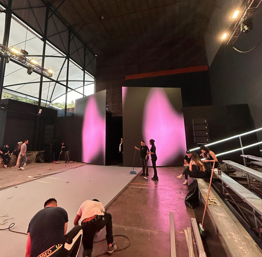 Staging the WAVEY runway: dual LED walls with pink real-time visuals in a Mexico City warehouse